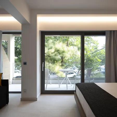 Aparthotel Luxury Beachfront 4*