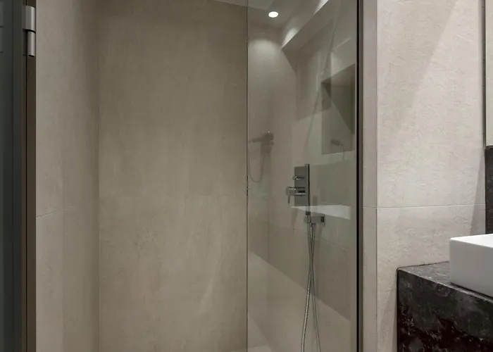 Luxury Beachfront 公寓式酒店 Paralía