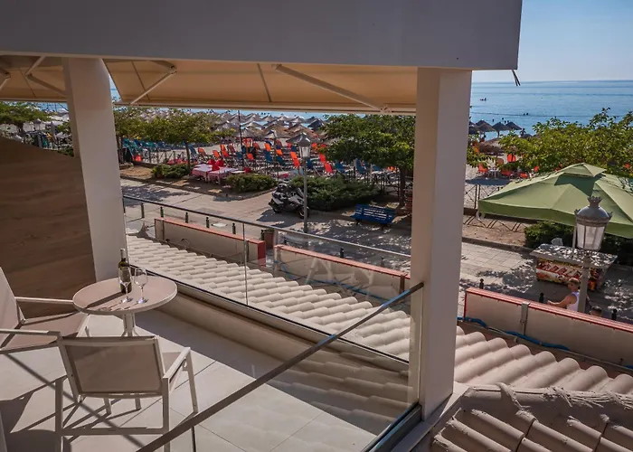 Luxury Beachfront 公寓式酒店