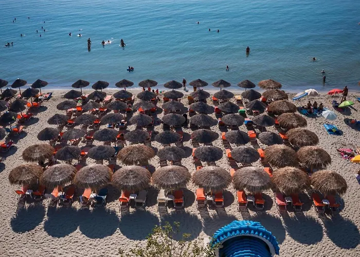 Luxury Beachfront 公寓式酒店 Paralía