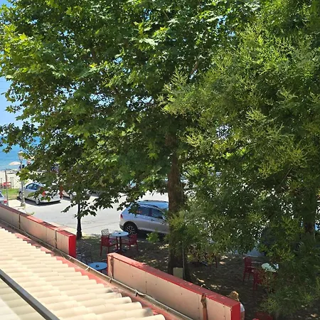 מלון דירות Luxury Beachfront